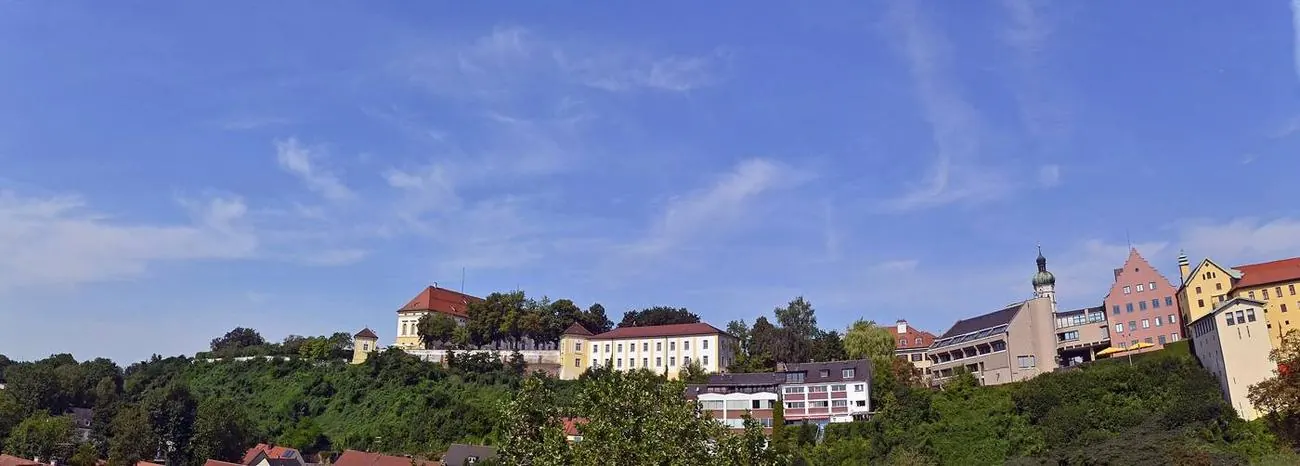 Schlossberg mit Schloss und Rathaus