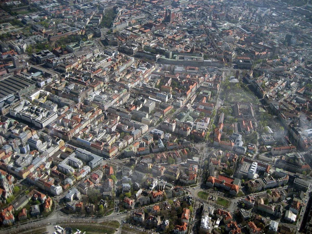 Luftbild der Ludwigsvorstadt (links der Hauptbahnhof, Mitte oben die Sonnenstraße und rechts die Lindwurmstraße)