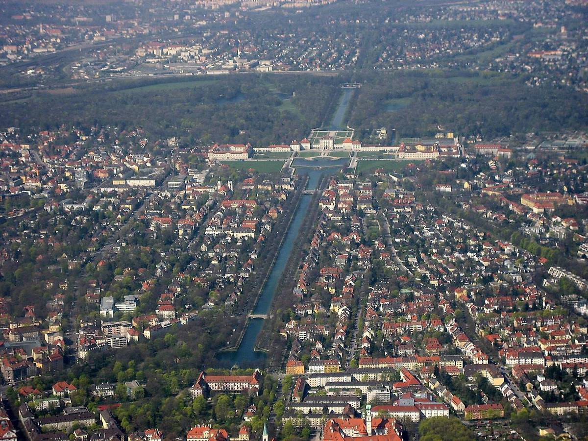 Schloss Nymphenburg mit Nymphenburger Kanal