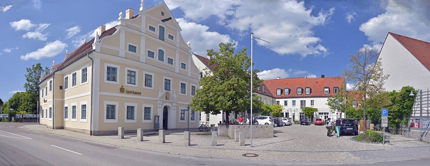 Ehem. Gasthof Pertrichhof in Petershausen und Marktplatz