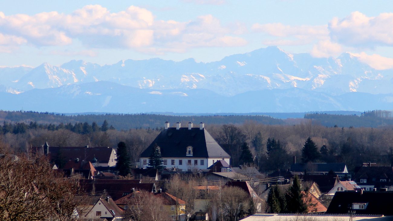 Türkheim mit Schloss und Blick zur Zugspitze