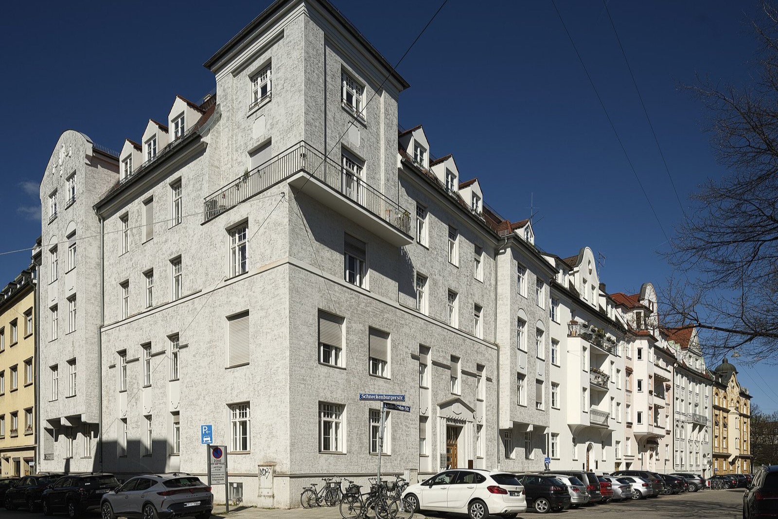 Wohnhäuser an der Ecke Lucile-Grahn-Straße und Schneckenburgerstraße in München