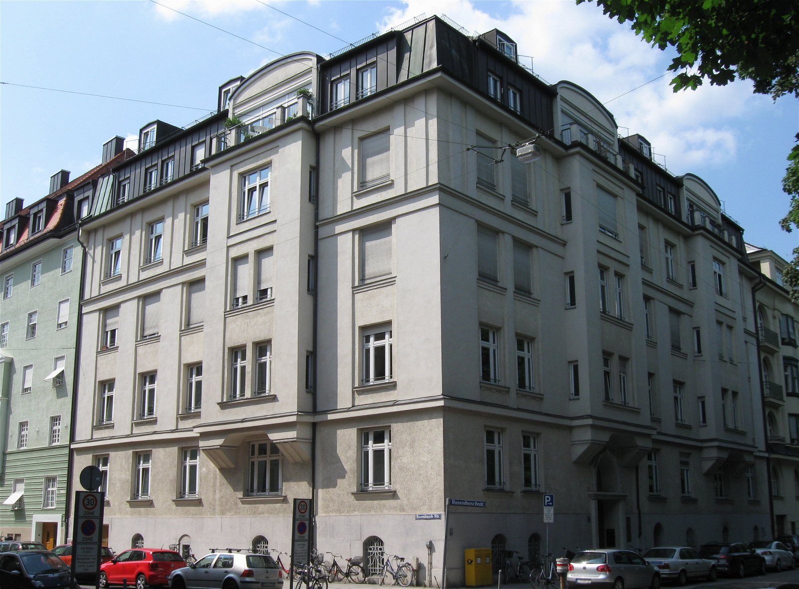 Altbau-Mehrfamilienhaus mit Mietwohnungen in der Widenmayerstraße in München